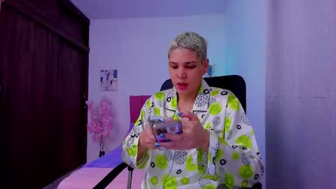 Laura Rose online show from September 25, 11:20 am