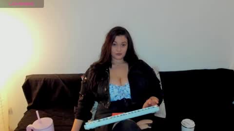 Laura online show from March 4, 8:15 pm