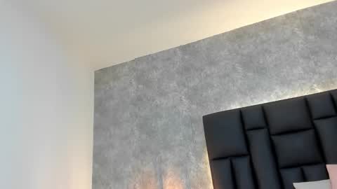 laura online show from February 7, 2:26 pm