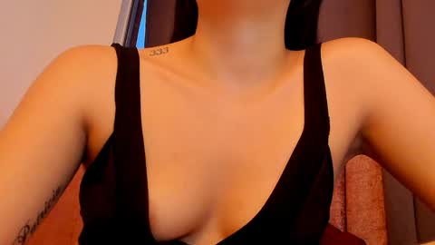 LAURA SOE online show from April 10, 11:22 pm