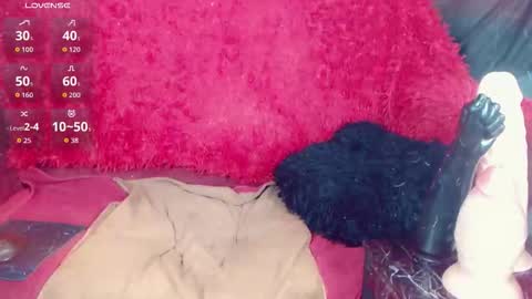 LauraCrystall online show from March 12, 6:32 pm