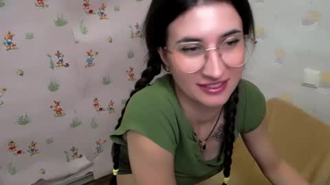 Laura online show from November 27, 7:44 am