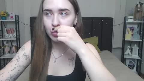 LauraHlot online show from September 25, 7:29 am