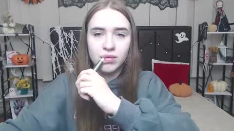 LauraHlot online show from November 2, 7:12 am