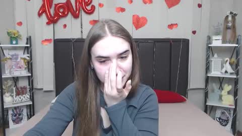 LauraHlot online show from March 28, 7:35 pm