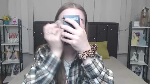 LauraHlot online show from October 13, 6:05 am