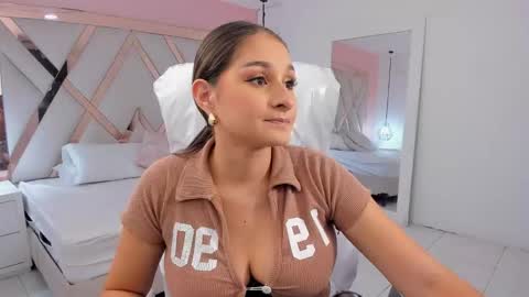 laura  online show from November 26, 9:16 pm