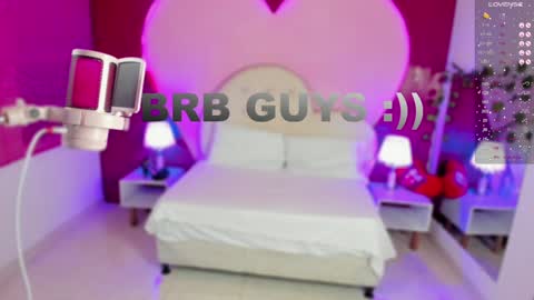 Laura MartinGMT-5 2200-0600 online show from January 24, 1:13 am