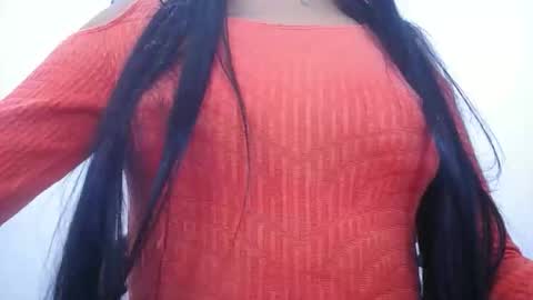 lauramossart online show from October 6, 4:18 am