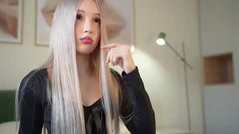 Laura online show from September 19, 8:57 am