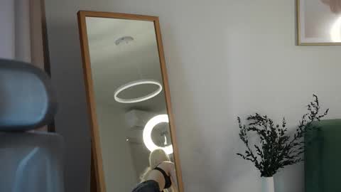 Laura online show from November 2, 8:51 am