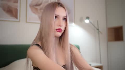 Laura online show from September 20, 7:56 pm