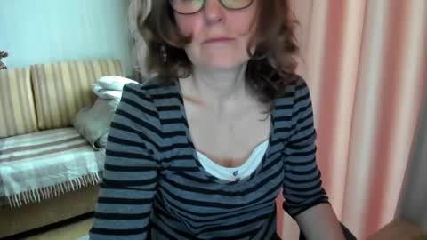 Lauraoven1 online show from May 10, 8:05 am
