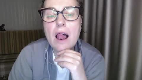 Lauraoven1 online show from February 5, 5:53 pm