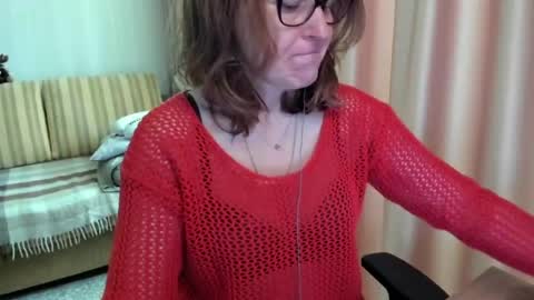 Lauraoven1 online show from June 2, 7:31 am