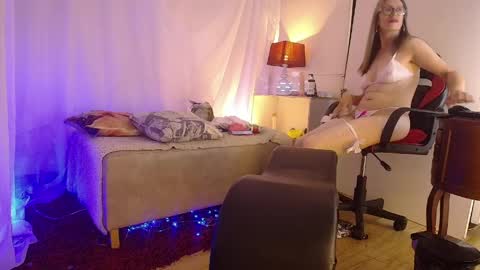 Laura Sofia online show from April 1, 1:41 pm