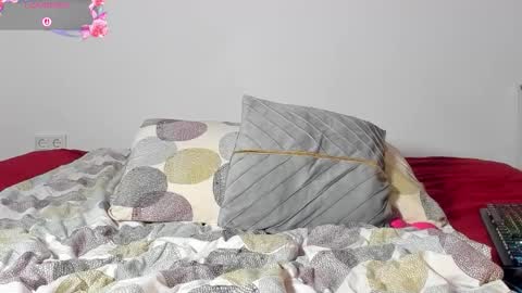 Laura Lara Sommer online show from October 9, 8:35 pm