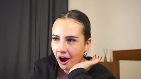 Monica online show from November 9, 7:26 am