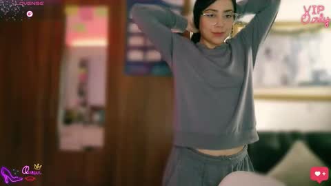 Lauren online show from April 5, 8:46 am