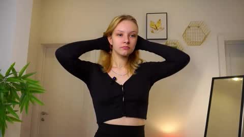 Ellie  online show from October 28, 11:38 am