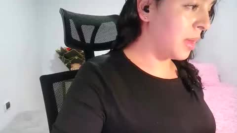 laurenhot94 online show from February 4, 12:35 am