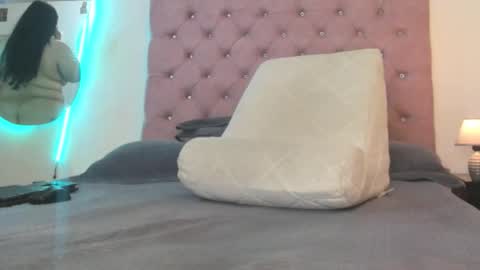 laurenlaine online show from February 21, 9:59 pm