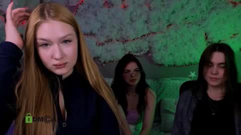 Laure online show from March 8, 8:35 pm