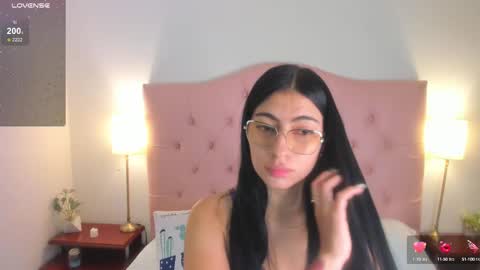 laurenn_smitth online show from February 15, 12:33 pm