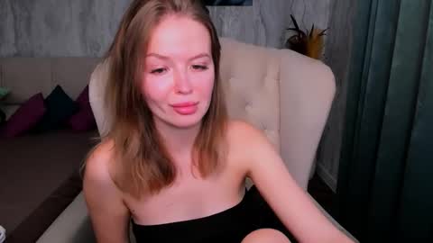 laurennhill online show from October 8, 1:10 am