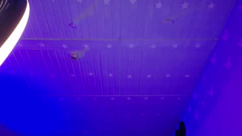 ANA LAURA online show from December 17, 11:20 pm