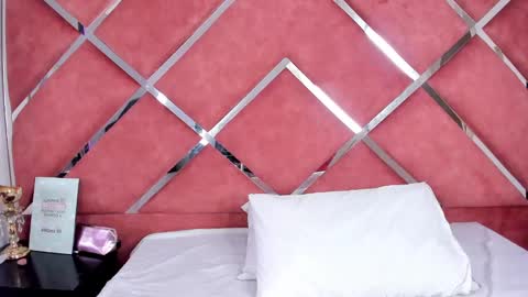 LauryJonson  online show from March 8, 5:30 pm