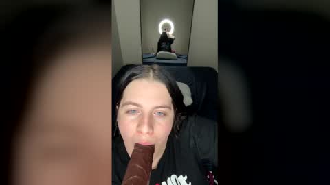 lauvlylu online show from March 14, 8:37 am