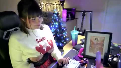 Lavenderrzz online show from December 20, 2:32 pm