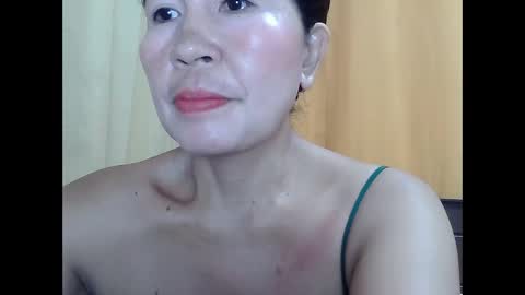 lavine1983 online show from April 10, 11:55 pm