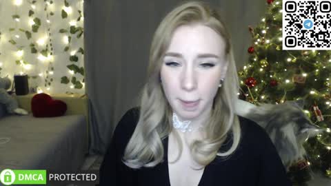 Mia online show from December 15, 6:26 pm