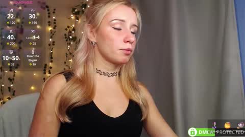 Mia online show from October 7, 1:48 pm