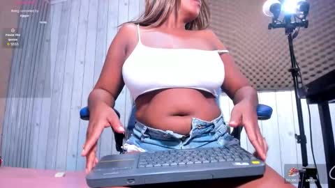 L A Y L A online show from October 9, 2:21 pm