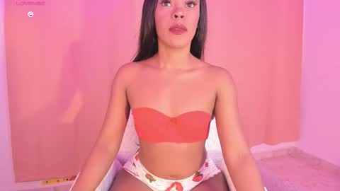 LAYLA online show from February 1, 5:01 pm