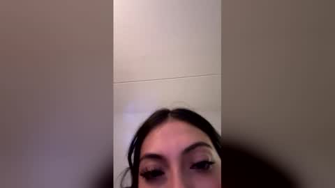 laylakitten4 online show from December 4, 7:21 am