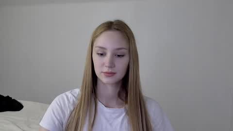 Laylla001 online show from December 5, 6:32 am