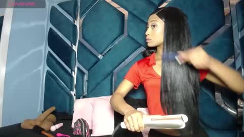 lea sewwtly online show from November 5, 1:27 pm