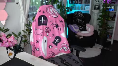 Leah online show from February 23, 7:28 am