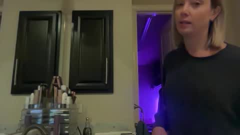 leanneluxecouple online show from February 9, 12:07 pm