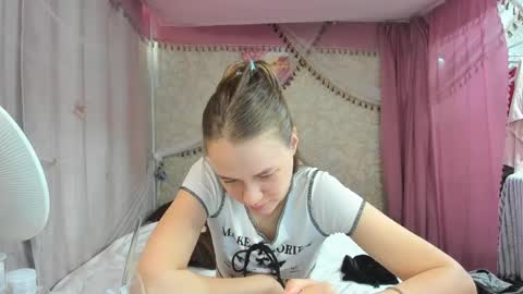 leila_bambi_ online show from April 6, 4:46 am