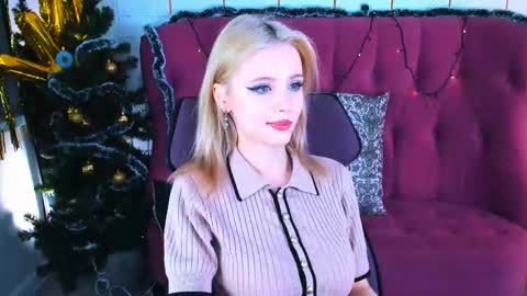 leonastone online show from December 19, 6:22 pm