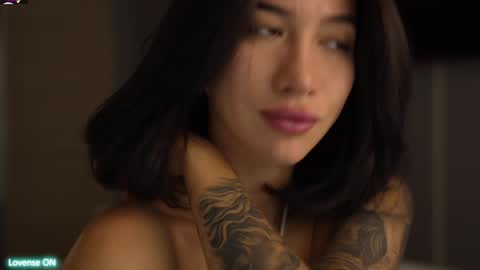 Leora online show from December 2, 3:45 pm