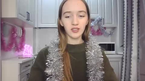  LESLIE   online show from December 21, 8:10 pm