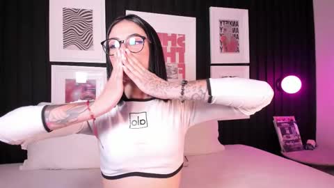 leslie_thompson online show from January 5, 7:28 pm