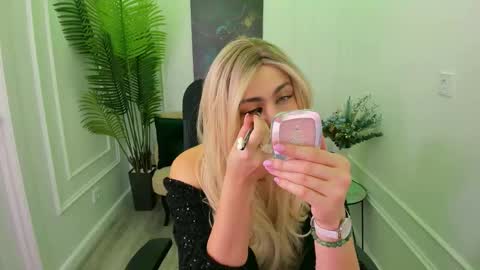 lesliemineg online show from September 15, 11:29 am