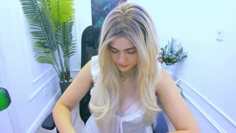 lesliemineg online show from September 30, 11:49 am